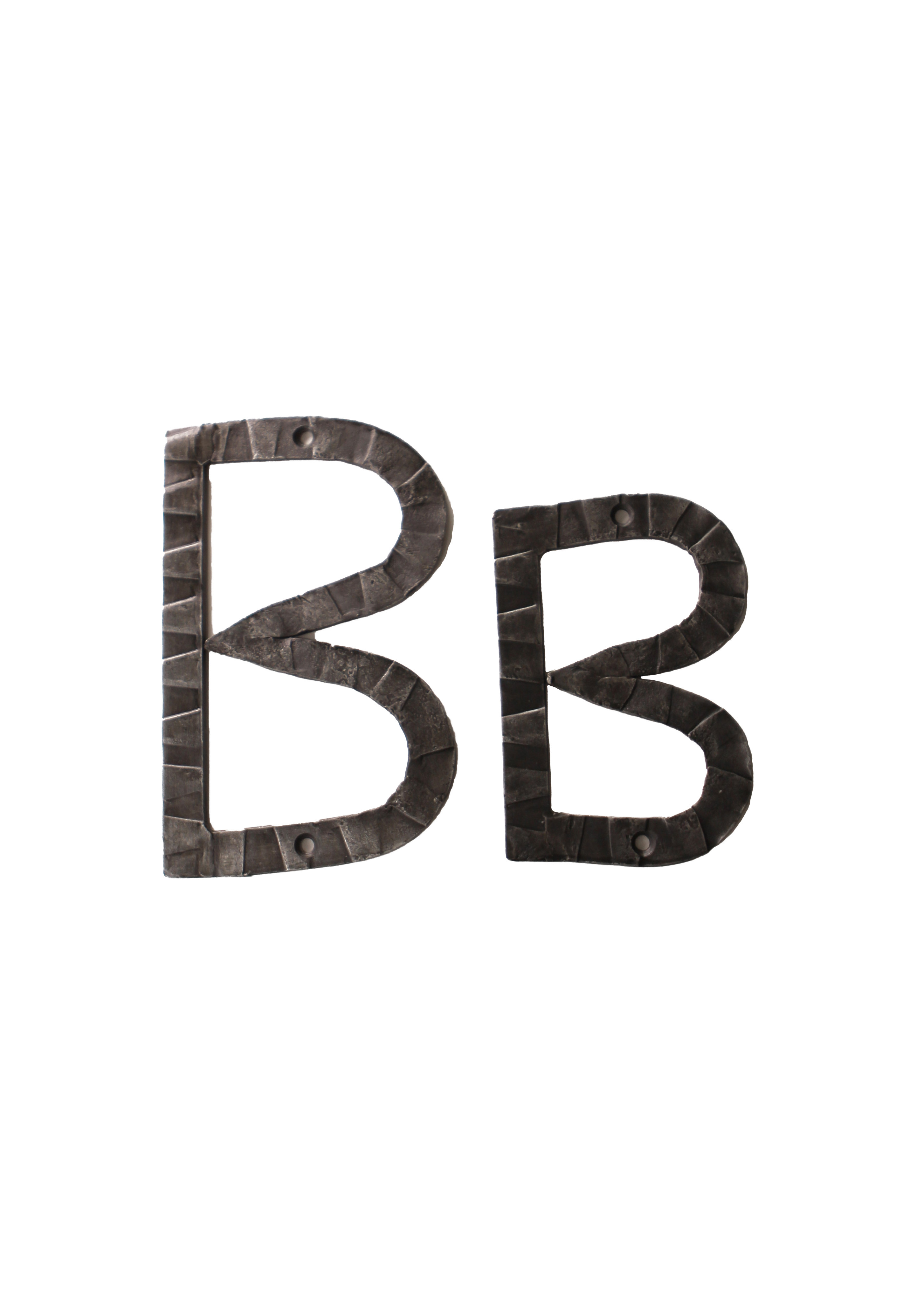 Кованая буква "В" 20 см