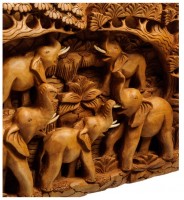 Резное панно "Слоны в джунглях"