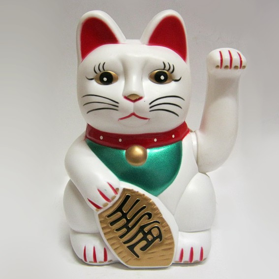 Кот Манеки Неко на батарейке белый 18см пластик