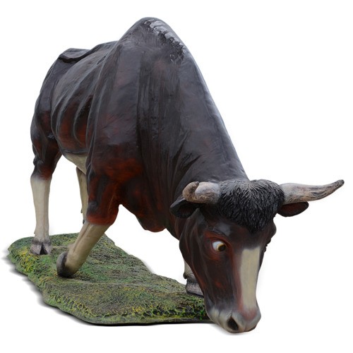 Декоративная садовая фигурка "Бык на лужайке"