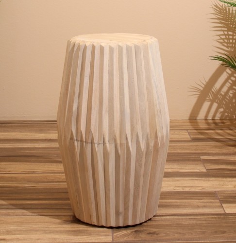 Столик подставка из дерева манго 19х19х58см. Столик подставка из дерева манго 19х19х58см.