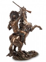 Статуэтка "Индеец с ружьем"