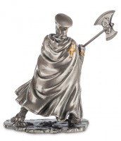 Статуэтка "Рыцарь с секирой"