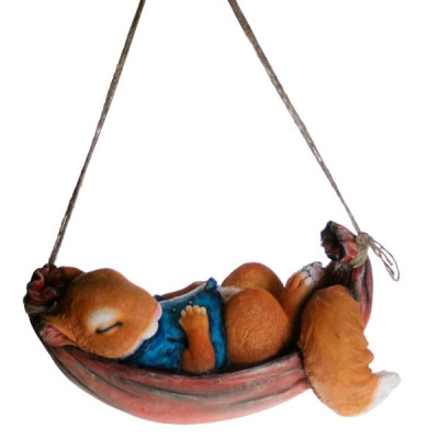 Декоративная садовая фигурка "Белка в гамаке"