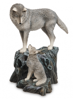 Статуэтка "Волчица с волчонком"