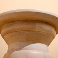 Столик кофейный из дерева манго 37х37х50см.       