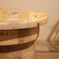 Столик кофейный из дерева манго 37х37х50см.       