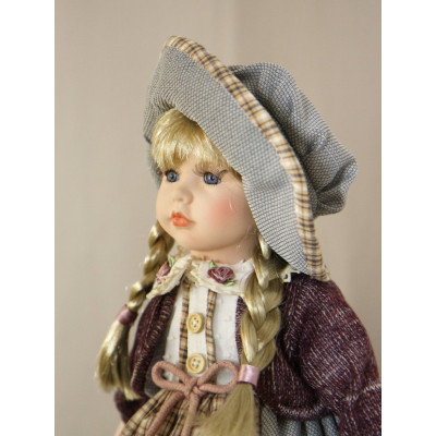 Кукла фарфоровая 16' на подставке