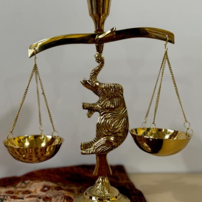 Подсвечник латунь "Слон с весами" большой 10,5"