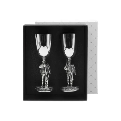 Набор рюмок "Гусар с трубкой _ Гусар с ружьем" посеребренный полированный с чернением 2 пр. Набор рюмок "Гусар с трубкой _ Гусар с ружьем" посеребренный полированный с чернением 2 пр.