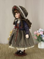 Кукла фарфоровая 16' на подставке