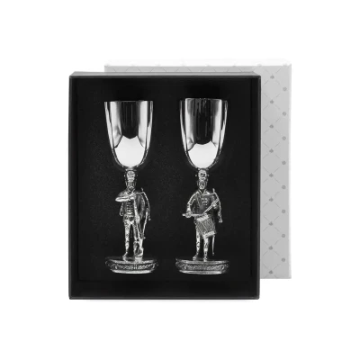 Набор рюмок "Гусар с барабаном - Гусар с ружьем" посеребренный полированный с чернением 2 пр. Набор рюмок "Гусар с барабаном - Гусар с ружьем" посеребренный полированный с чернением 2 пр.
