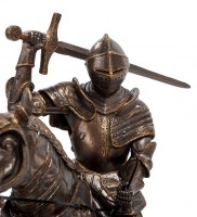 Статуэтка "Рыцарь на турнире"