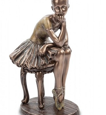 Статуэтка "Задумчивая юная балерина"