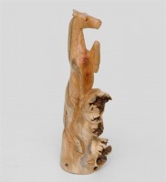 Статуэтка "Лошадь на скале"         