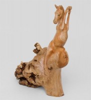 Статуэтка "Лошадь на скале"         