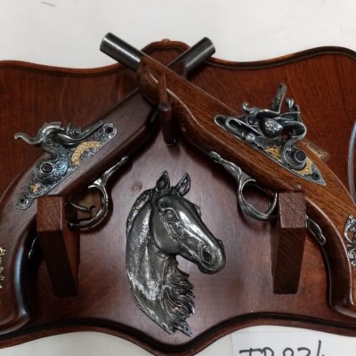 Панно "Пистолеты"    