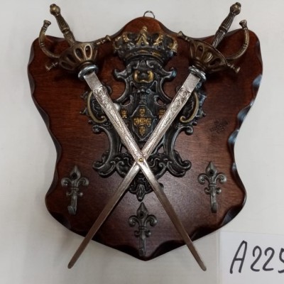 Панно "Шпаги мушкетеров"      