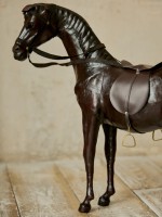 Лошадь на 4-х ногах папье-маше натуральная кожа h-38 см (1130403)
