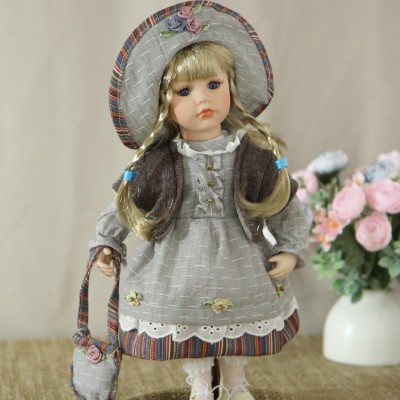 Кукла фарфоровая 12' на подставке