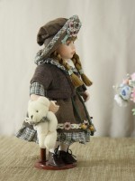 Кукла фарфоровая 12' на подставке