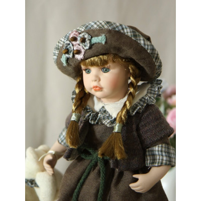 Кукла фарфоровая 12' на подставке