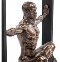 Декоративная статуэтка "Силач"