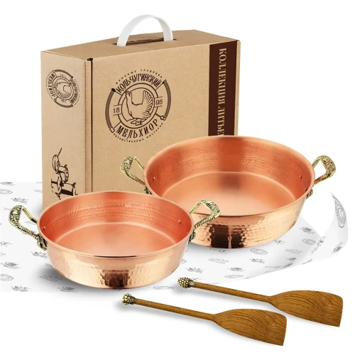Набор кованых медных тазов 3 и 4,5 литра с лопатками для варки варенья "Ягоды" Набор кованых медных тазов 3 и 4,5 литра с лопатками для варки варенья "Ягоды"