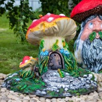 Декоративная крышка для люка "Грибной домик"         